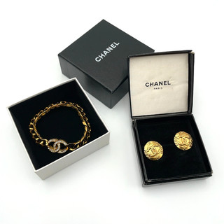 Auth ChanelCocoRhinestoneCurbChain4020/LogoEarrings2_8 2820Engraved W/B BA020443