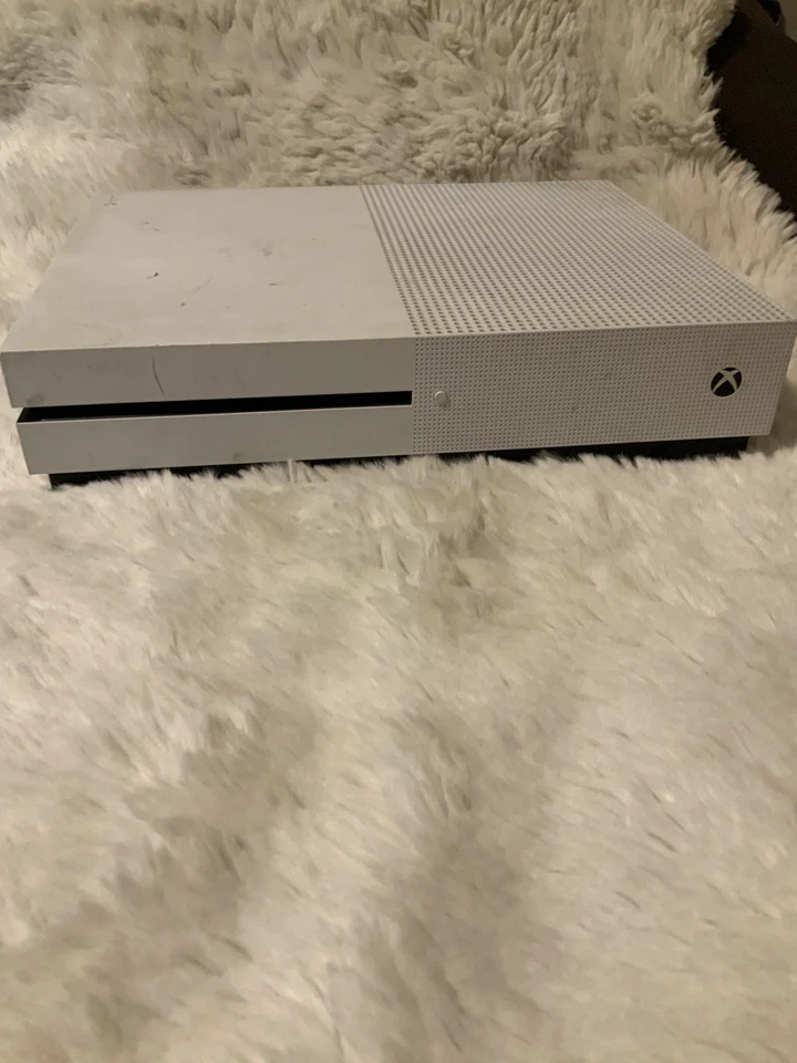 Microsoft Xbox One S, photo 1 sur 5