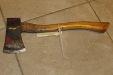 Vintage  hatchet/axe    very nice ( 10936