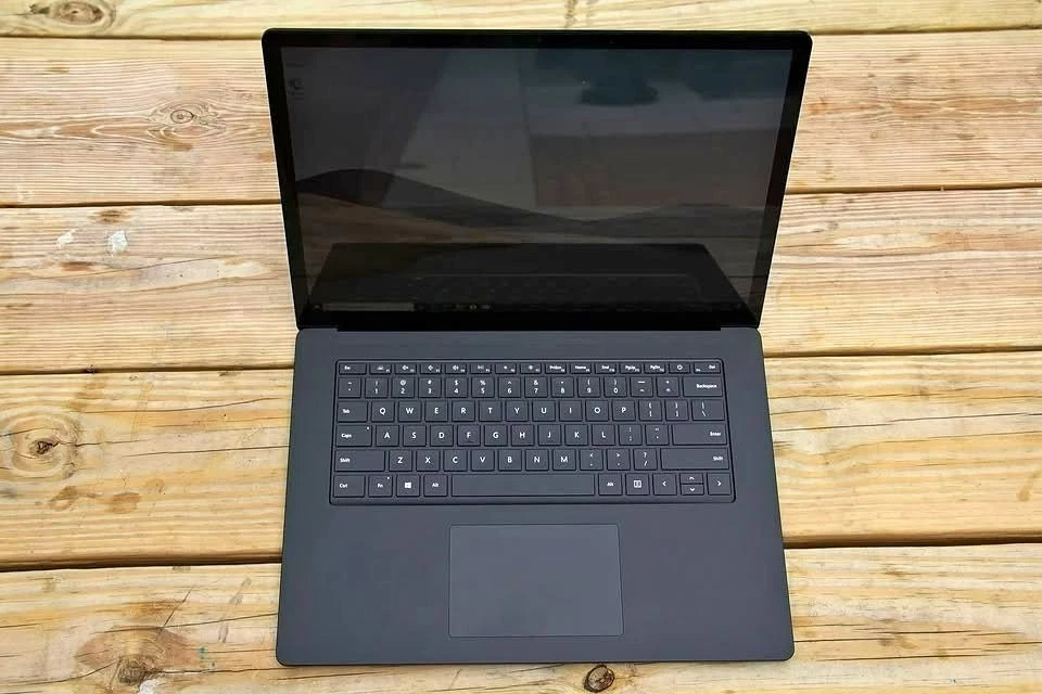 Microsoft Surface Laptop 4 Touch 13.5" i5-11 th 16GB 519 GB SSD Windows 11 Pro - Image 3 of 4