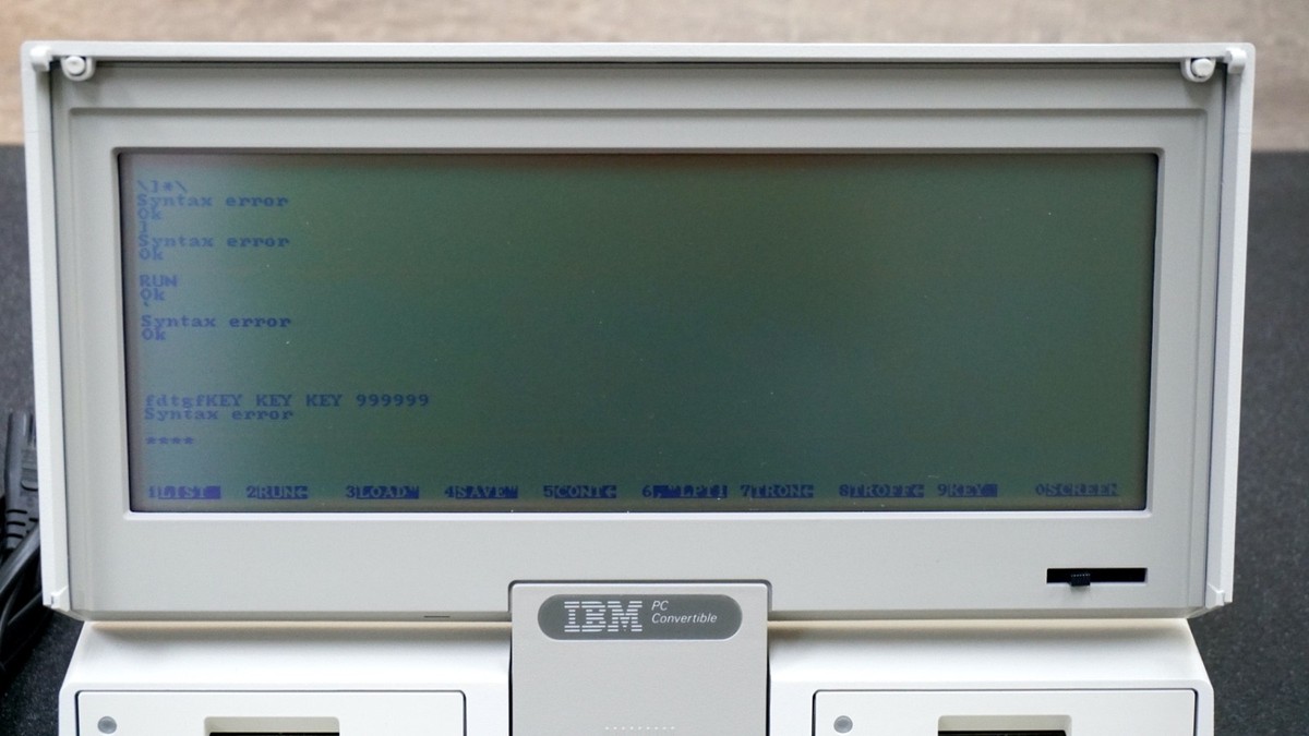1986 IBM 5140 PC Convertible Portable Laptop with Power Supply