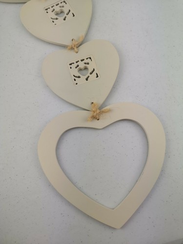 Decorazione Targa da Appendere a Parete Cuori in Legno Ritagliati - Bianco Off - 54 cm - Ottime Condizioni - Foto 6 di 6