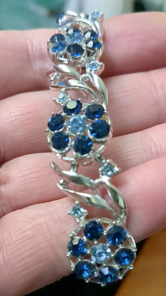 Vintage Silver Tone Floral Blue Rhinestone Snap Closure Bracelet 6.75" - Image 4 of 4