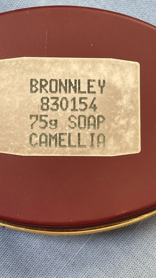 JABÓN DE MANOS VINTAGE BRONNLEY CAMELLIA 2,6 OZ SELLADO EN UNA LATA FLORAL Foto 3 de 4