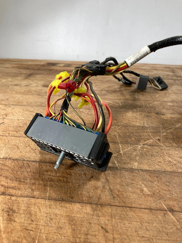 2007 GMC Envoy Ignition Lock Cylinder W/ key And Harness OEM - Image 4 of 4