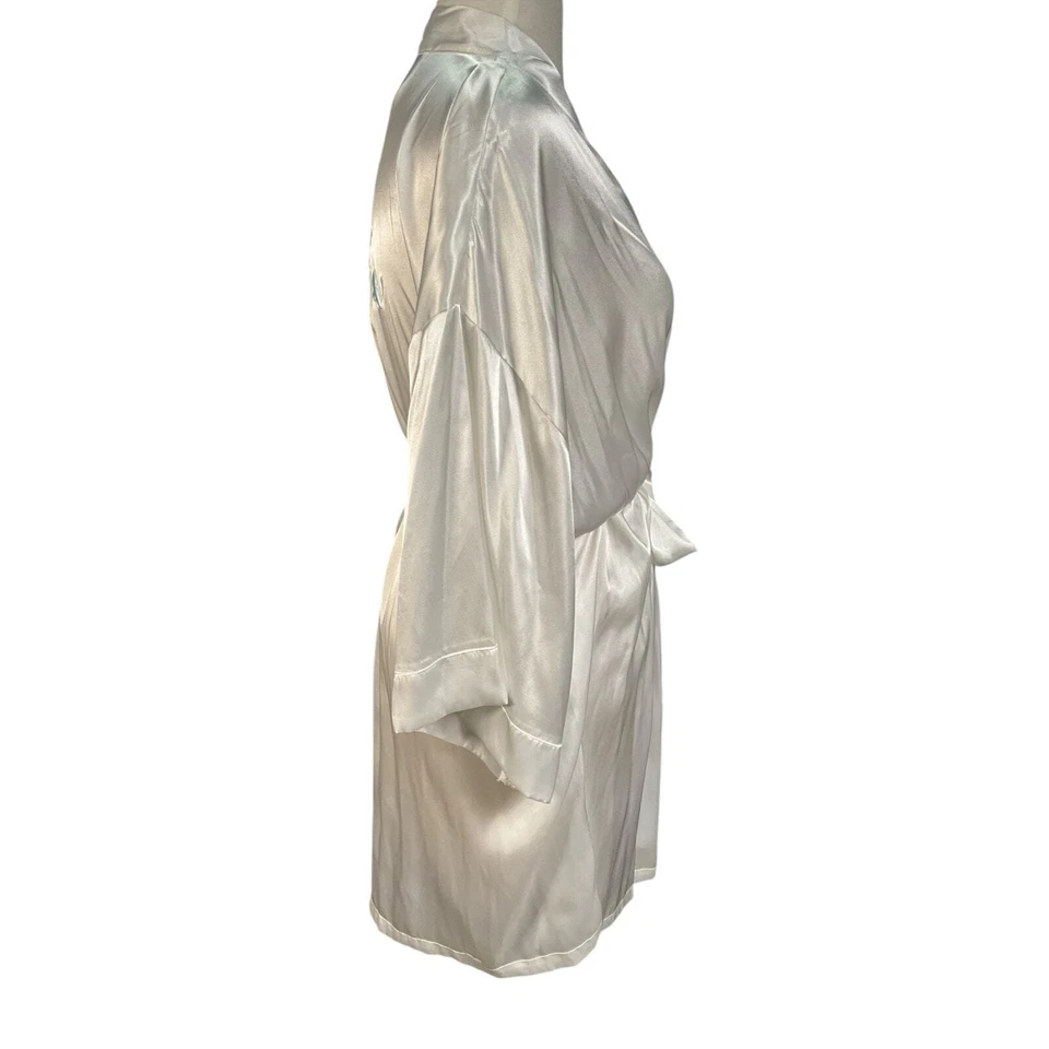 Bata Blanca Novia Línea Donatella Talla M/L Novia Letras Azules en la Espalda Foto 4 de 4