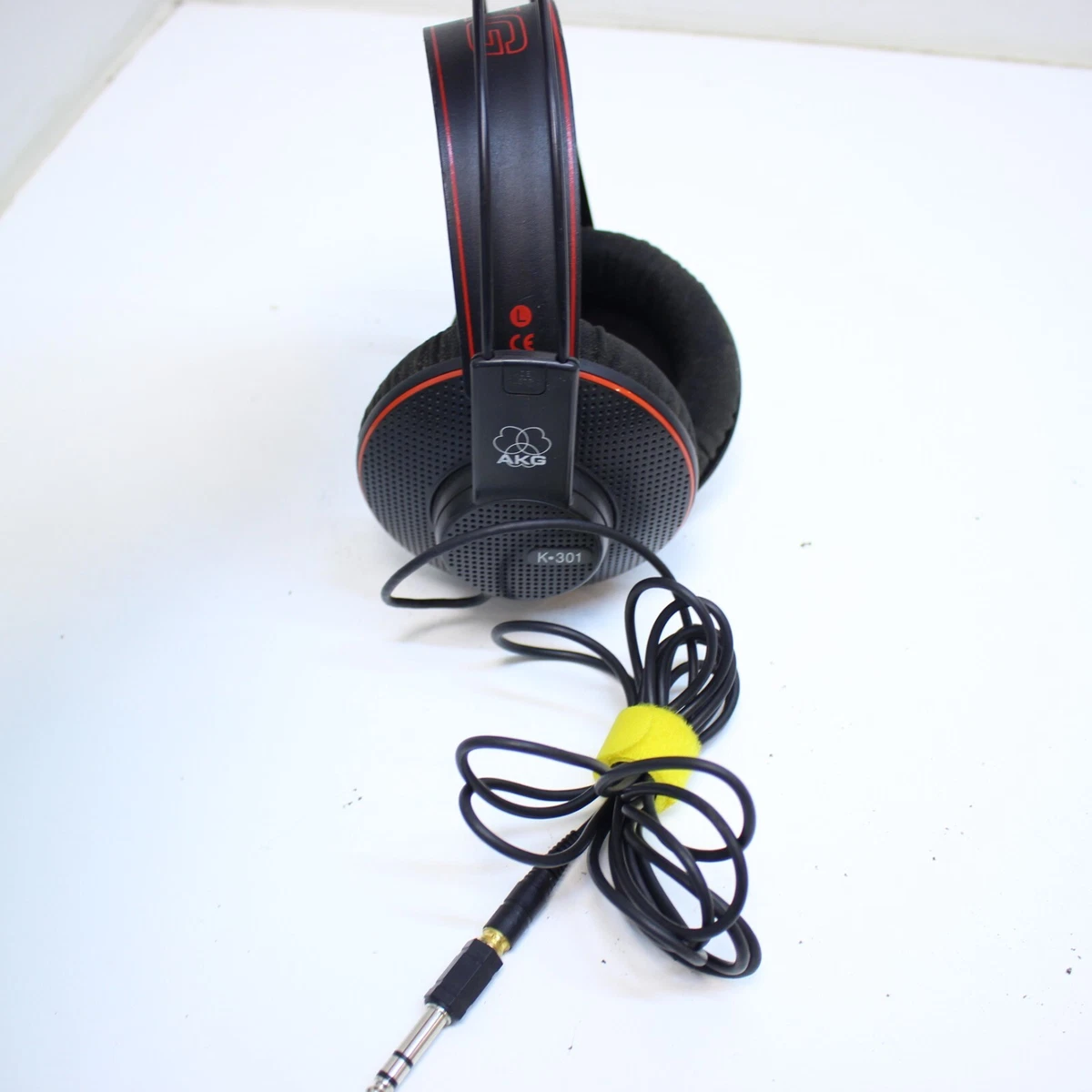 Vintage akg online headphones