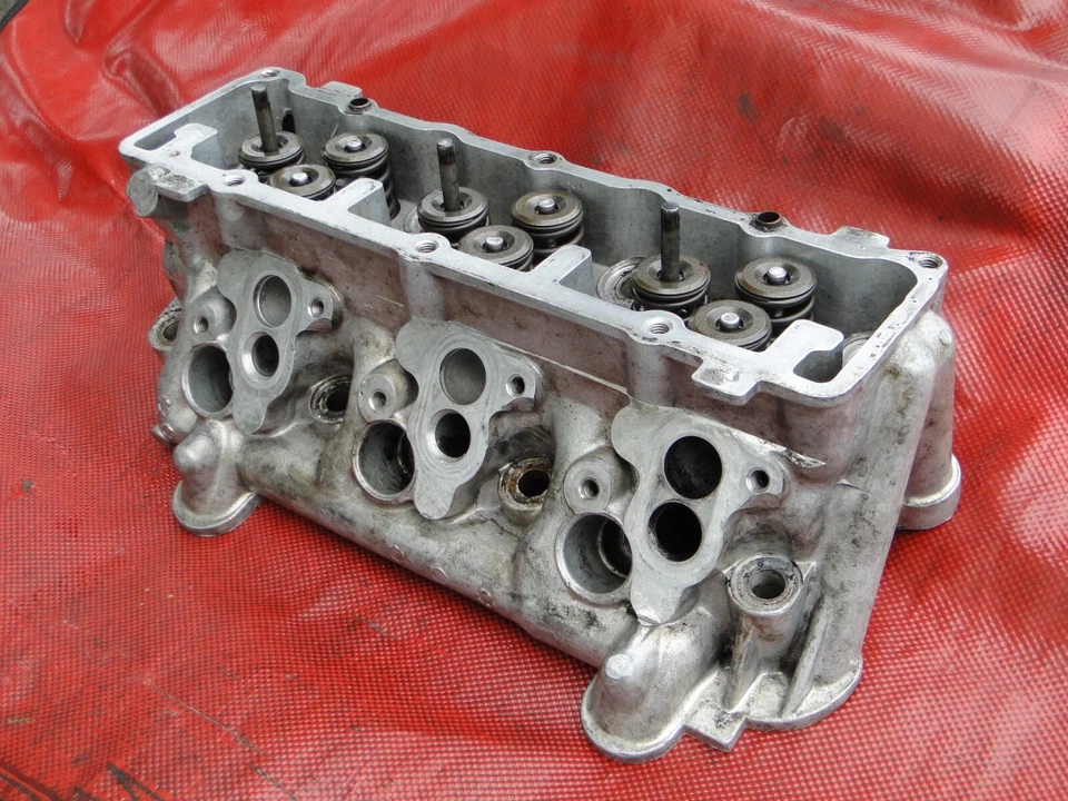 Culata lateral derecha Maserati Biturbo 2.5 V6 OEM 1984-1986 GENUINA 310630003 Foto 2 de 4