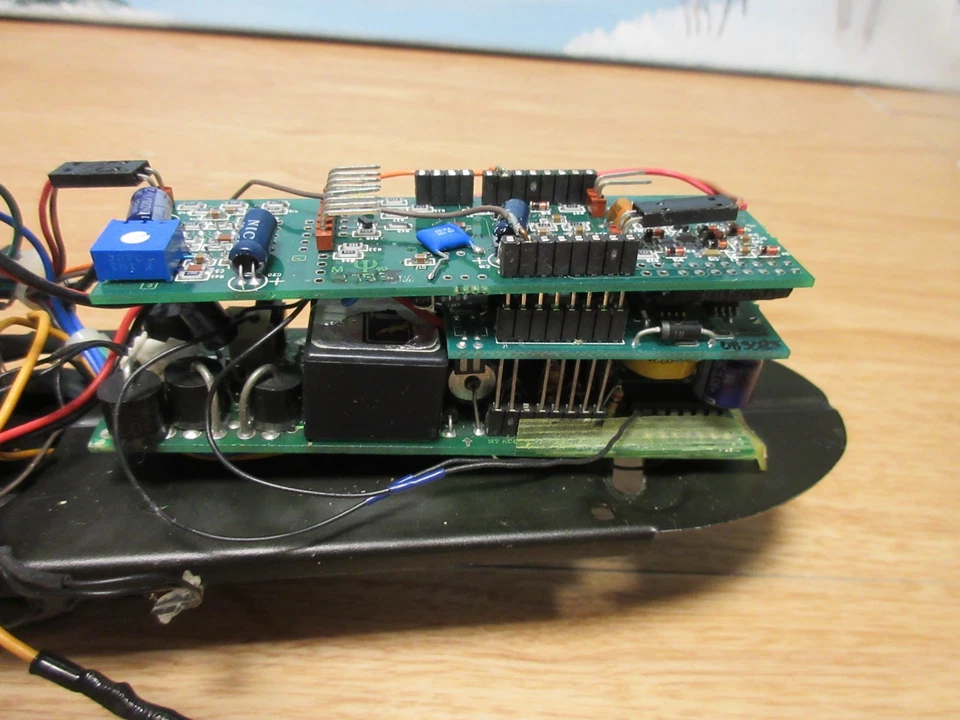 Weaver  O-GA PRR GG1 Brunswick Green 5 Stripe Electric LOCOMOTIVE FRAME AND MORE - Image 4 of 4