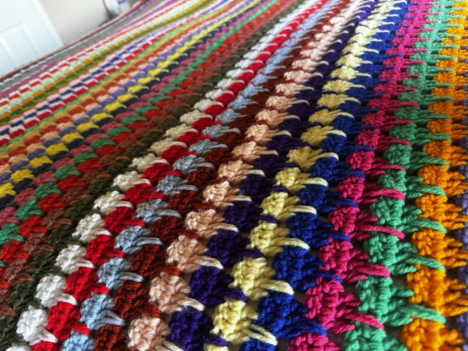 Винтажный ручной работы крючком афганский одеяло 60 x 80 бабушка полоски радуги бахрома новый - Изображение 3 из 4