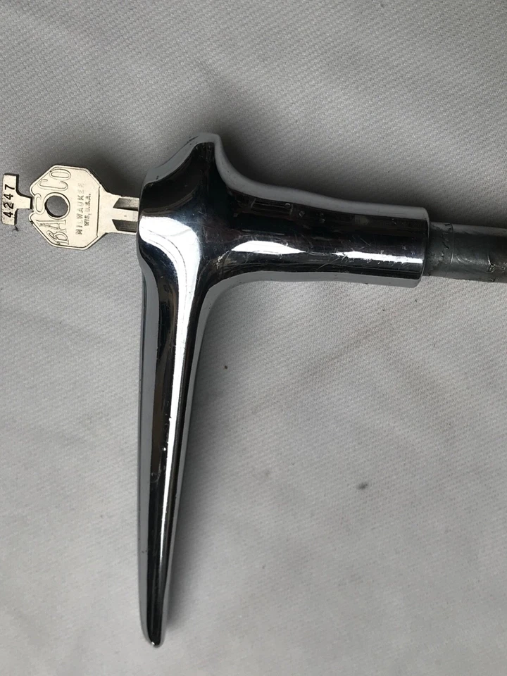 Manija de puerta Chevrolet Master 1934 vintage con bloqueo, llave BASCO original, V. ¡Bonita! Foto 4 de 4