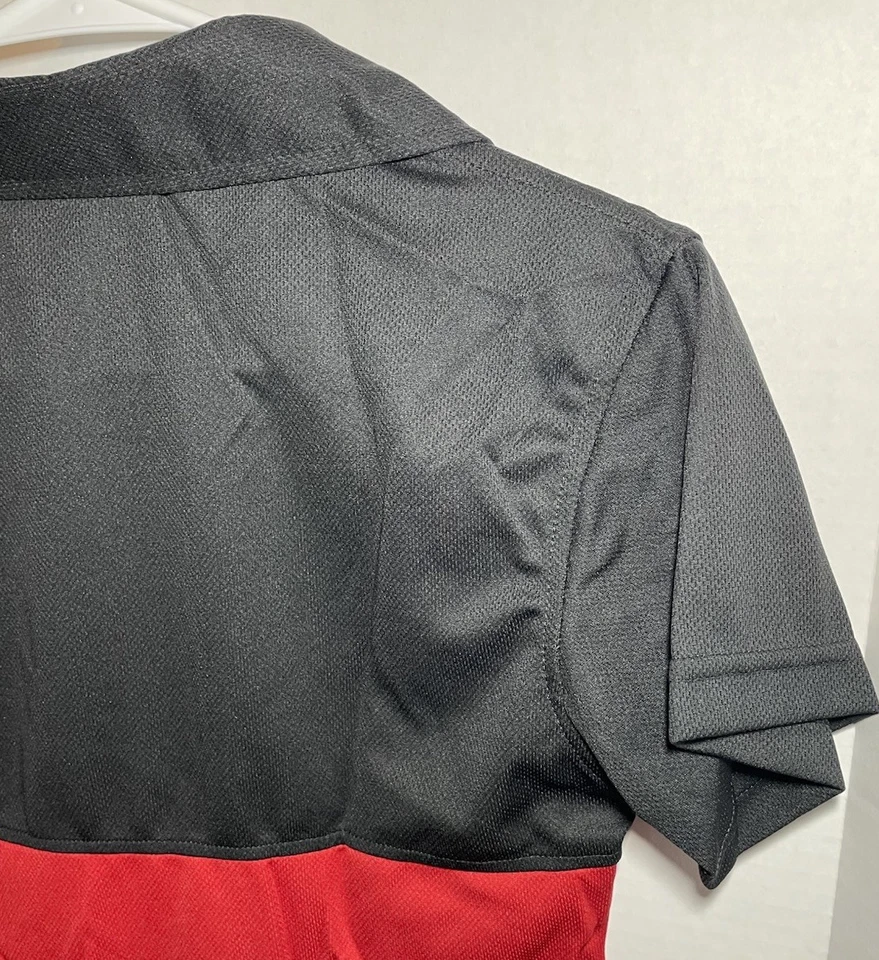 Camisa Polo Gerente Sonic Drive En Rojo y Negro Uniforme de Trabajo Bordado Rojo Logo Foto 4 de 4