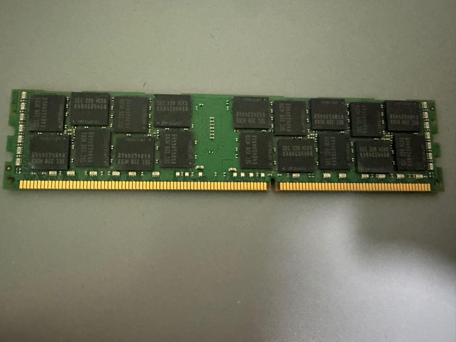 как выглядит SAMSUNG 16GB 2Rx4 PC3-12800R DDR3-1600 ECC Registered Server Memory RAM фото