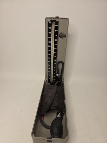 Vintage WA Baum Baumanometer Blutdruckmessgerät Medizingerät Wandmodell - Bild 1 von 3
