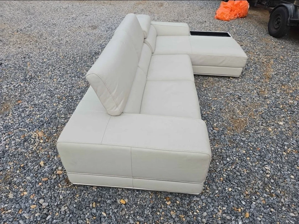 Sofá seccional de cuero moderno Modani - blanco roto / gris claro chaise lounge -... Foto 2 de 4