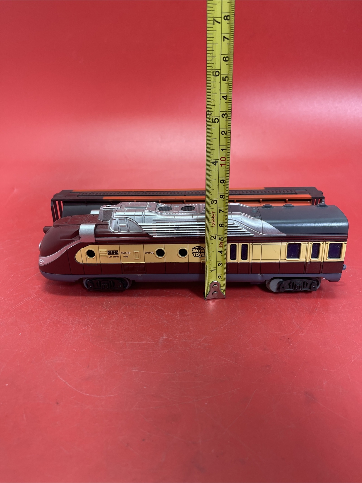 Vintage Battery-powered toy train engine with carriage Wow Toyz