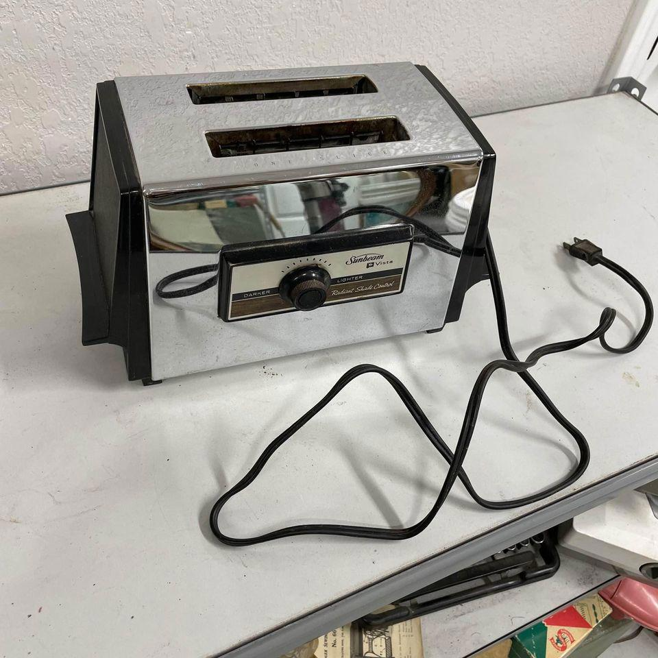 Vtg Sunbeam Vista Toaster Model VATH With Radiant Shade Control Chrome