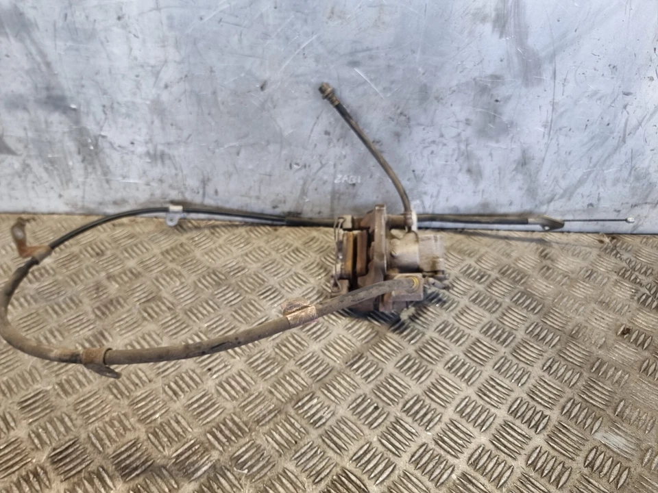 PINZA DE FRENO TRASERA DERECHA TOYOTA YARIS 1.5 HYB HATCHBACK 2017 PINZA DE FRENO Foto 3 de 4