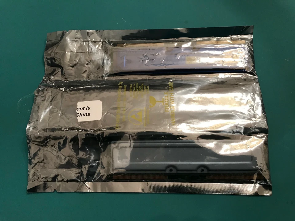 Dell Server RAMBUS Non-ECC 512K kit (2x ktd-xpsb6n/256 / MR16R082GAN1-CG6) - Image 2 of 3