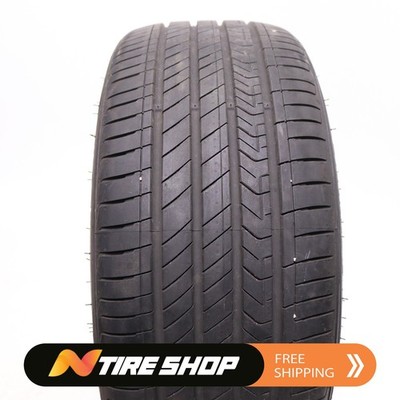 Set of 2 Used 225/40ZR18 Kumho Majesty 9 Solus TA91 - 92W - 8-8.5/32 No Repairs