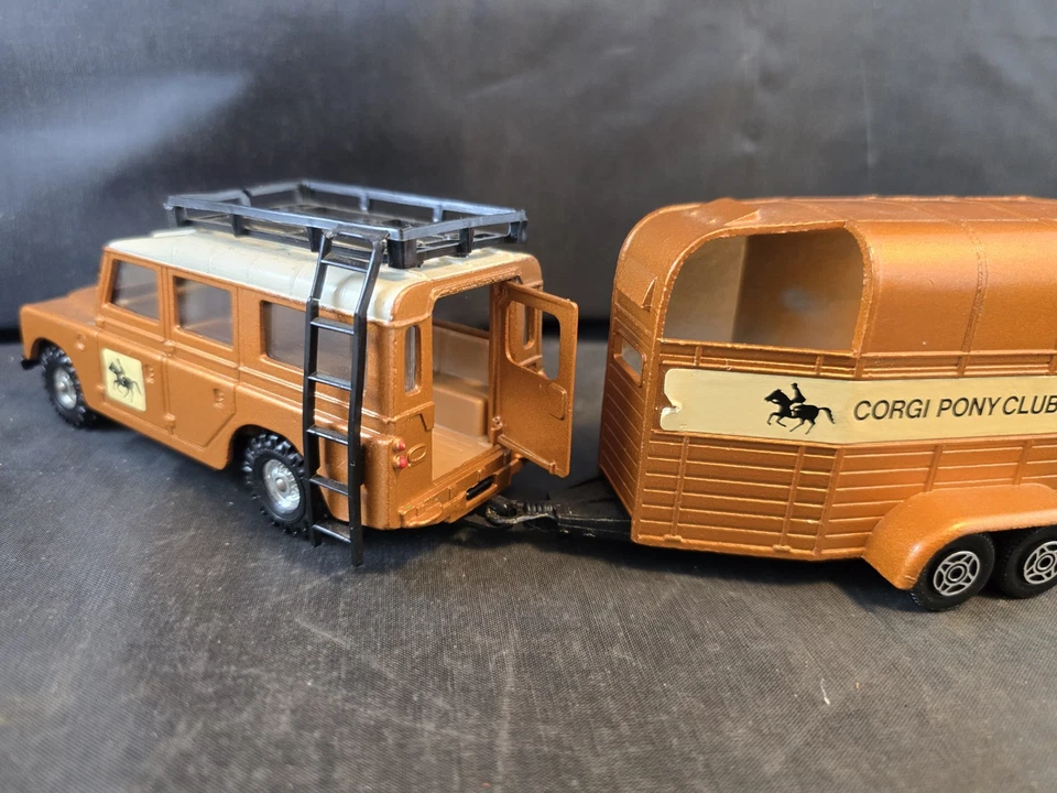 Corgi Vintage Pony Club Land Rover 109 WB,Rice Beaufort Horse Box TRAILER, Rider - Image 3 of 4