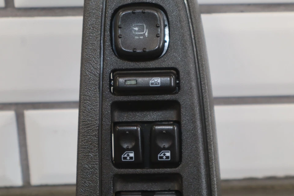 03-06 Interruptor de ventana maestra izquierda izquierda conductor Chevy Tahoe (carbón oscuro 922) Foto 3 de 4