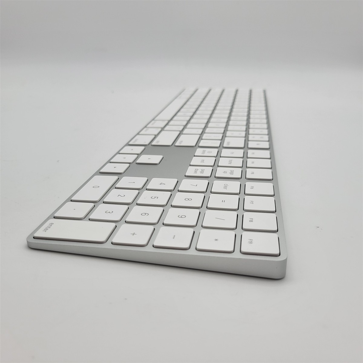 Apple Magic Keyboard with Numeric Keypad, US English - White 