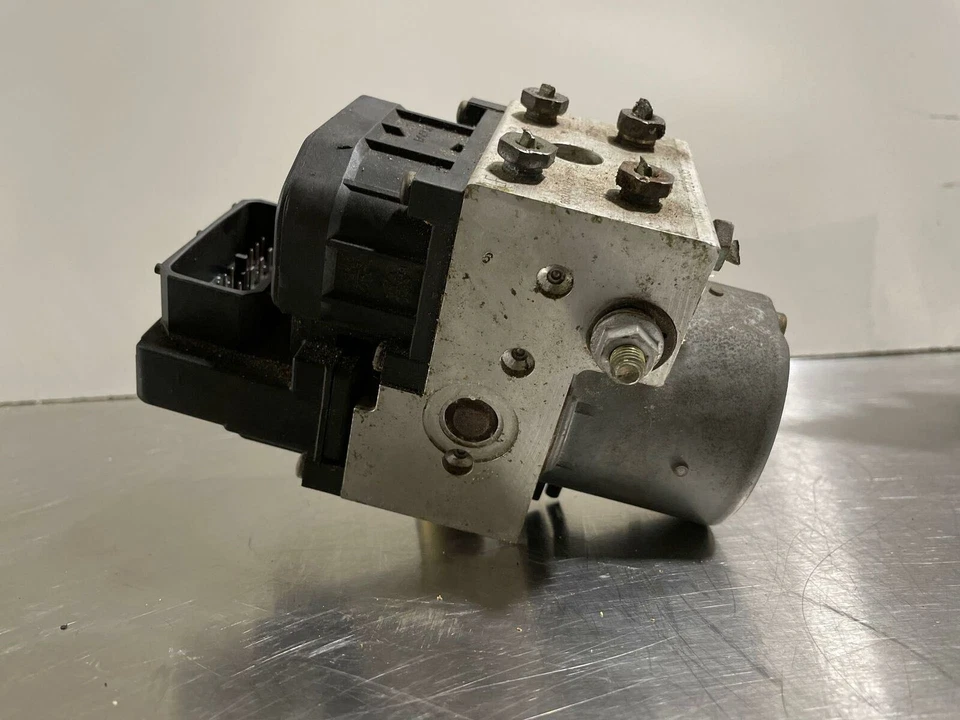 MONTAJE BOMBA FRENO ANTIBLOQUEO CHEVY CAMARO 1998 Foto 3 de 4