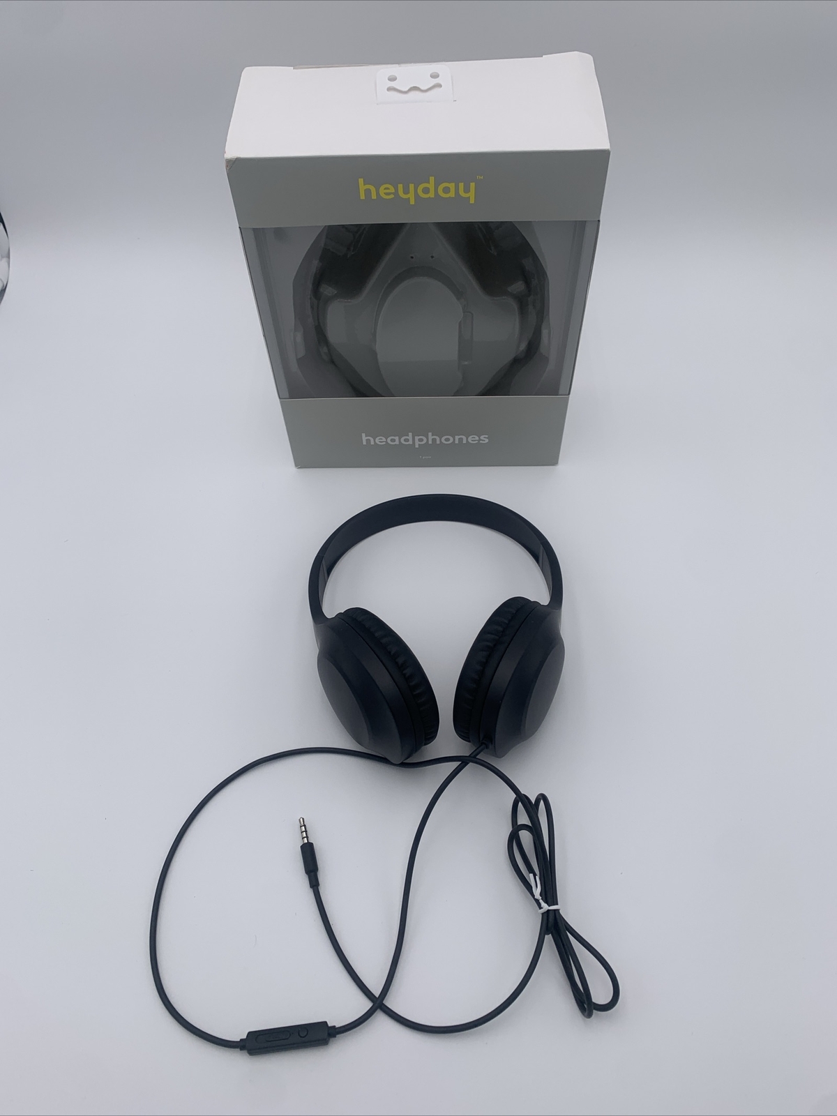 heyday Wired On-Ear Headphones in Black for Comfortable Listening-image