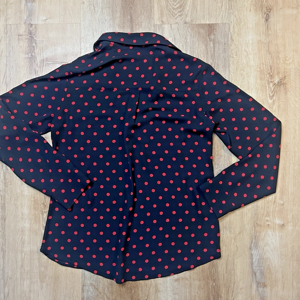 Blusa EXPRESS Portofino Calce Ajustado Lunares Manga con Pestaña Enrollable para Mujer M Negra Roja Foto 3 de 4