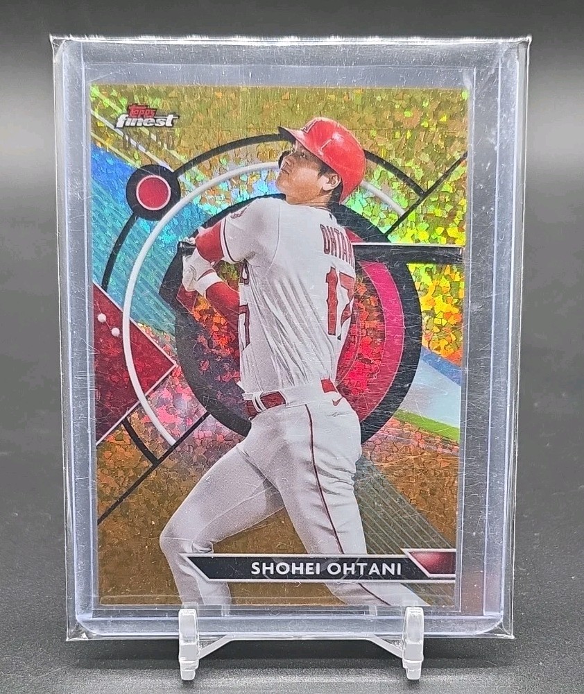 2023 Topps Finest - Shohei Ohtani #17 Gold Mini-Diamond Refractor /50 Angels MVP