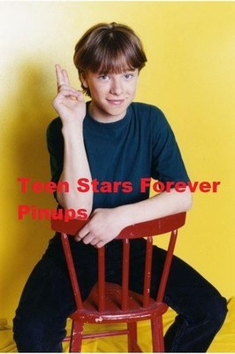 Jonathan Jackson 4×6 Photo vintage picture celebrity pix 90 s red chair legs