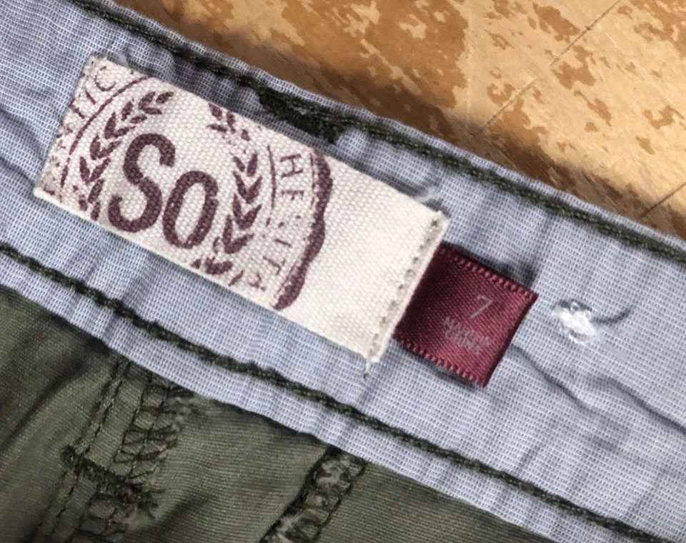 new SO Midi Camo Green Low-Rise Cuffed 4” Bermuda Shorts Womens Jrs 7 Stretch - Image 3 of 4