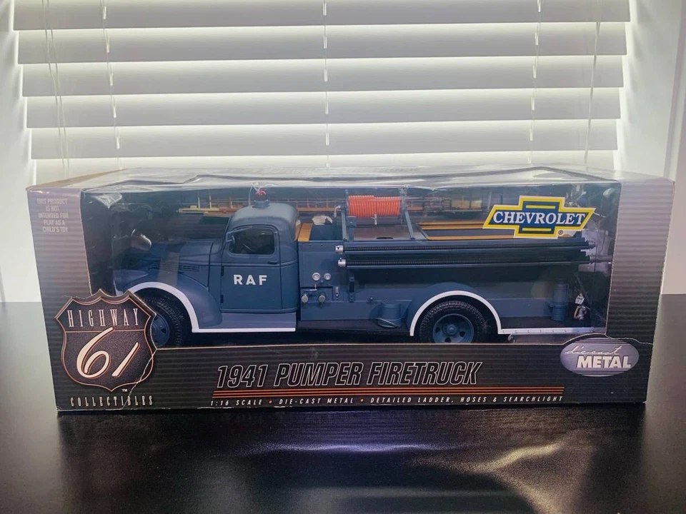 1941 Chevrolet Pumper Firetruck to 1/16 No. 1/18 HIGHWAY 61 Fire Truck RAF WW2 - Image 2 of 4