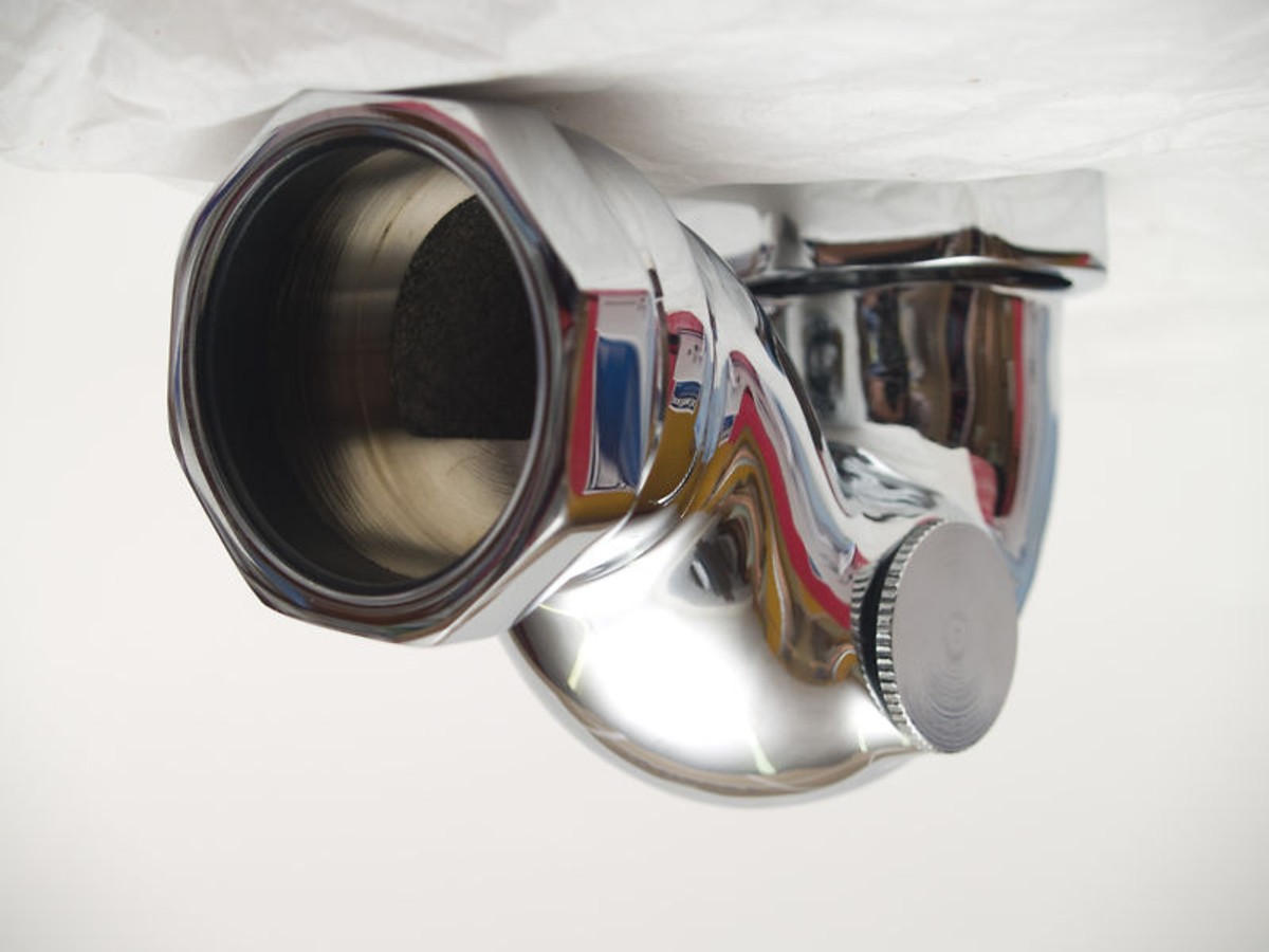Exposed Traditional Low Level 1.5" Bath P-Trap Waste - Chrome On Brass