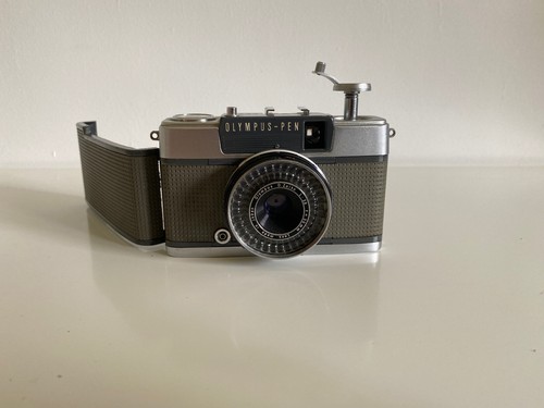Appareil photo argentique compact 28 mm Olympus PEN EE 2 - Photo 2/5