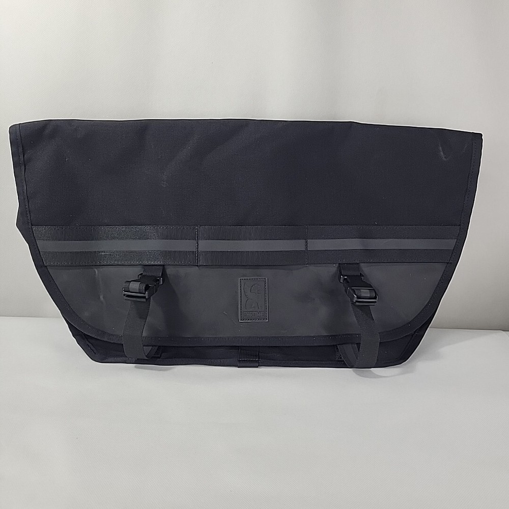 Chrome Industries Citizen 24L Messenger Bag Black Seatbelt Buckle