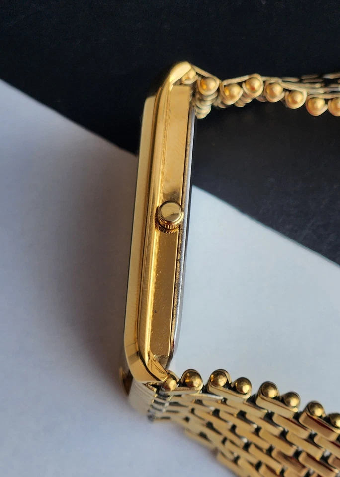 Vintage Seiko Slim Quartz Red Face Gentlemen's Wrist Watch - FREE SHIPPING - Image 4 of 4