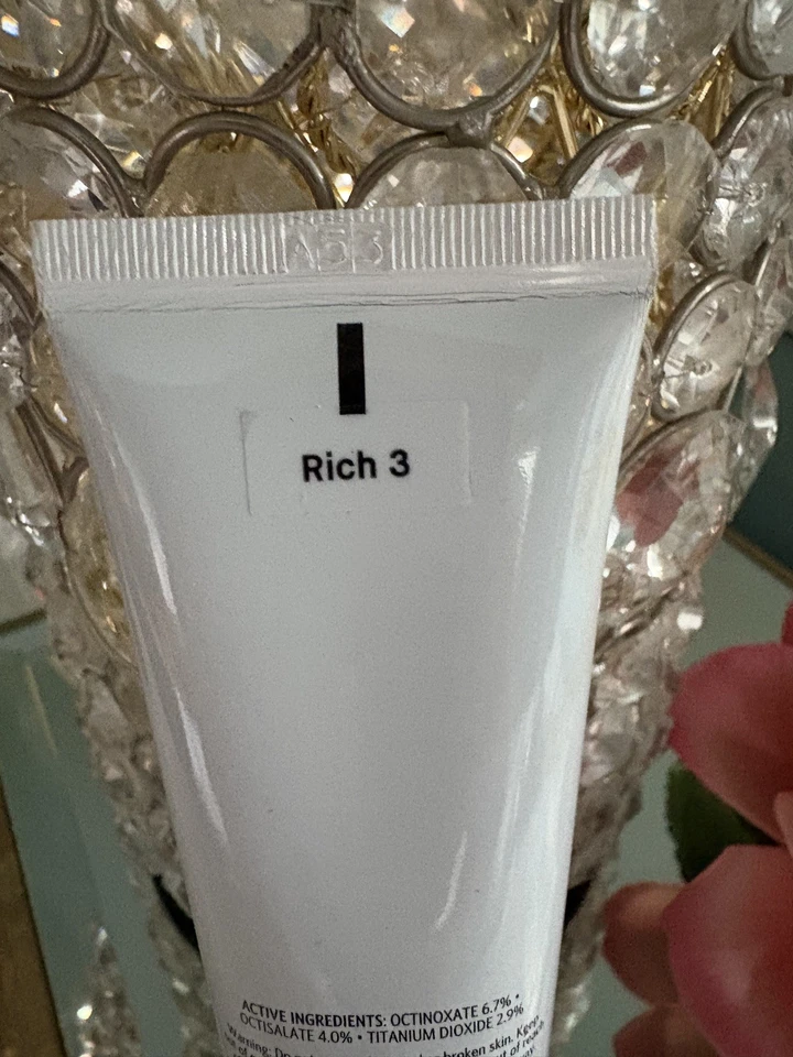 Bobbi Brown Vitamin Enriched Skin Tinted Moisturizer SPF 15 (RICH 3) 1.7oz/50ml - Image 3 of 4