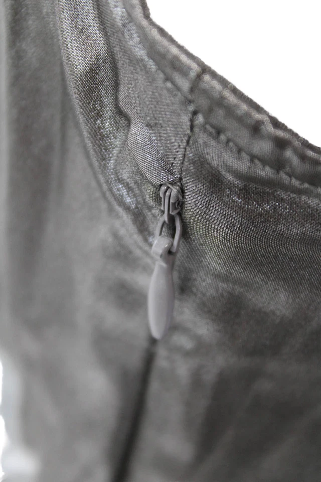 Vestido metálico plateado mediano Urban Outfitters para mujer con correa de espagueti cuello cuadrado Foto 4 de 4