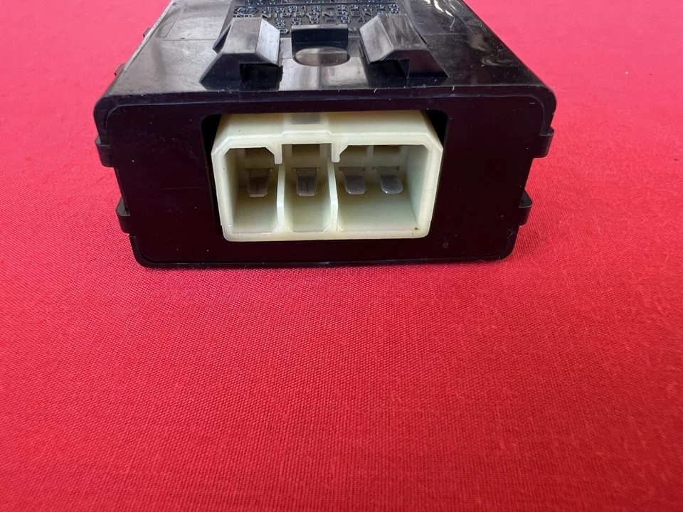 Toyota 85918-22020 Relay, Solenoid Lock Door Control 1982-1984 Toyota Cressida - Image 2 of 2