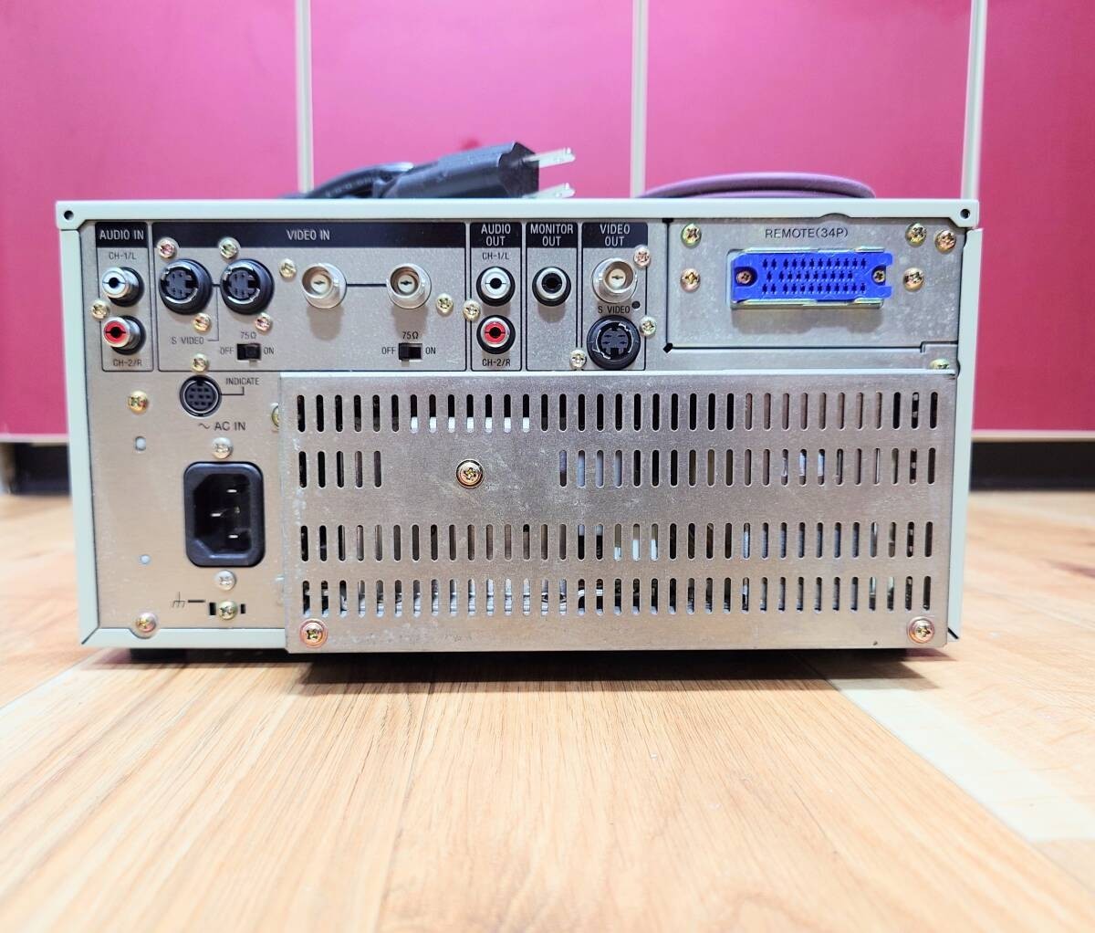 Sony SVO-9500MD Video Cassette Recorder S-VHS Stereo HI-FI Medical