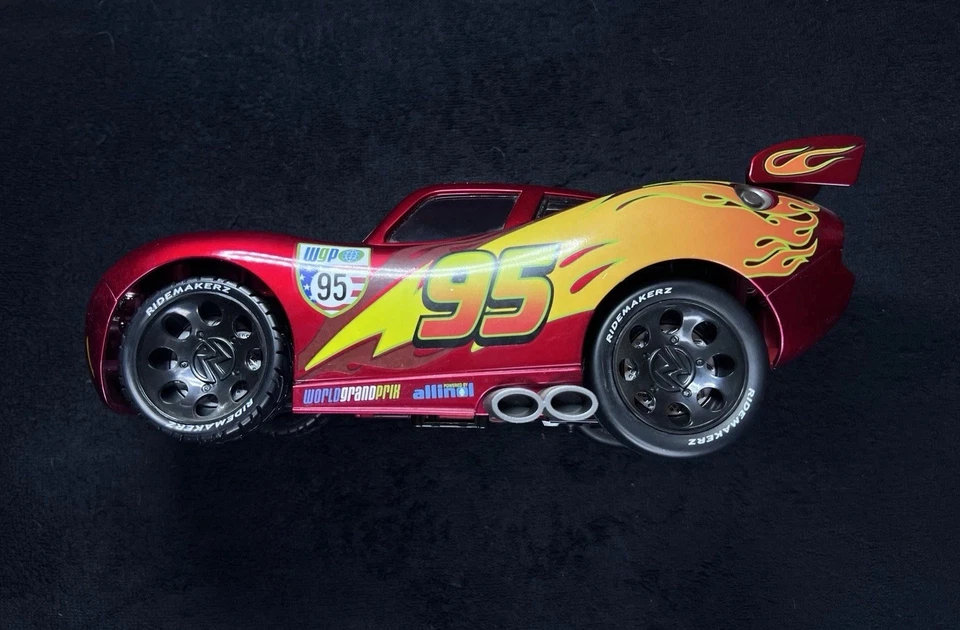 Радиоуправляемый автомобиль Ridemakerz Lightning McQueen автомобили Disney Pixar - Изображение 2 из 4