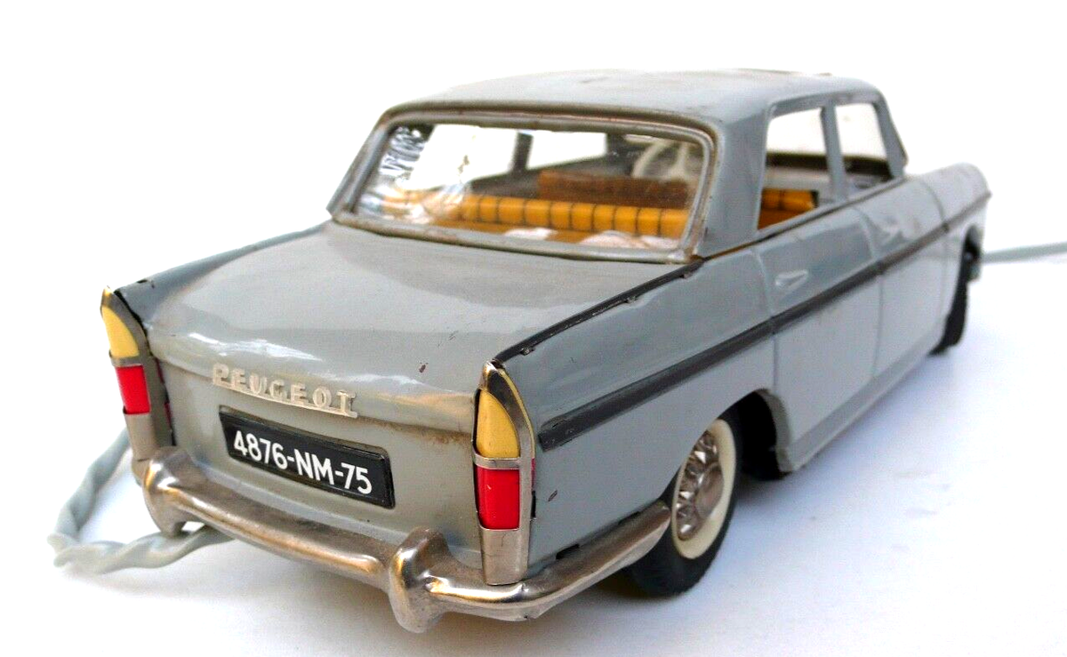 Peugeot 404 Commercial Grand Luxe parked in a garden in