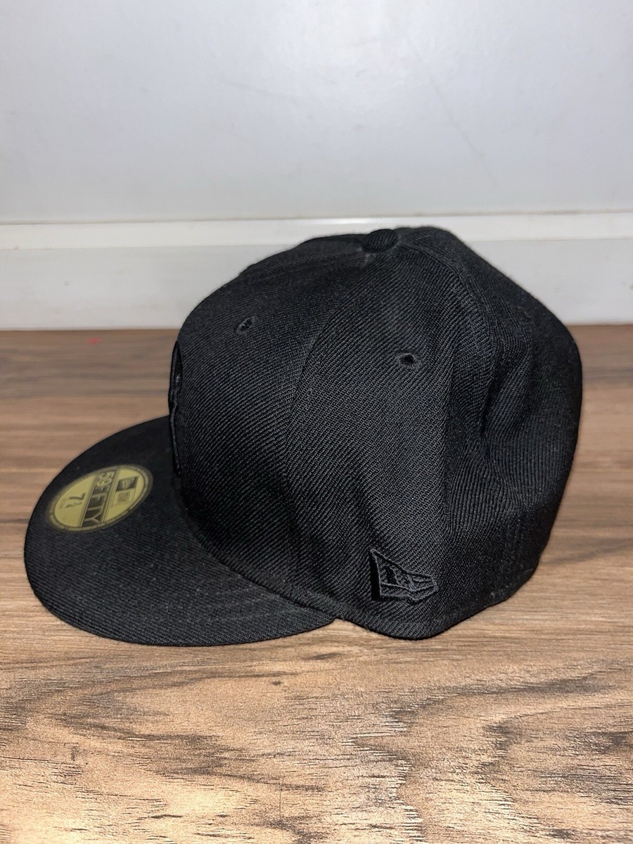 New Era Cap MLB NY Yankees Black Brim 59FIFTY 7 1/4 Hat New Era Cap MLB NY Yankees Black Brim 59FIFTY 7 1/4 Hat