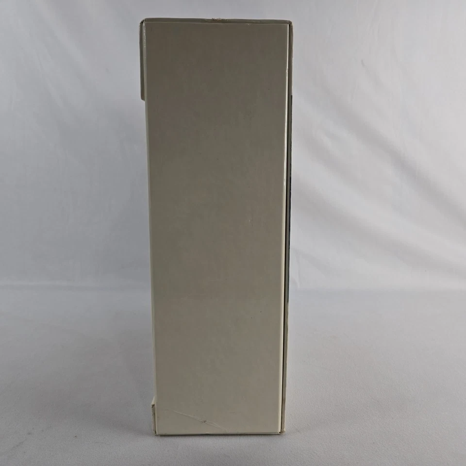 Winnie the Pooh & Tigger Too 33RPM LP estojo de gravação trava frontal branco gráfico completo - Imagem 3 de 4