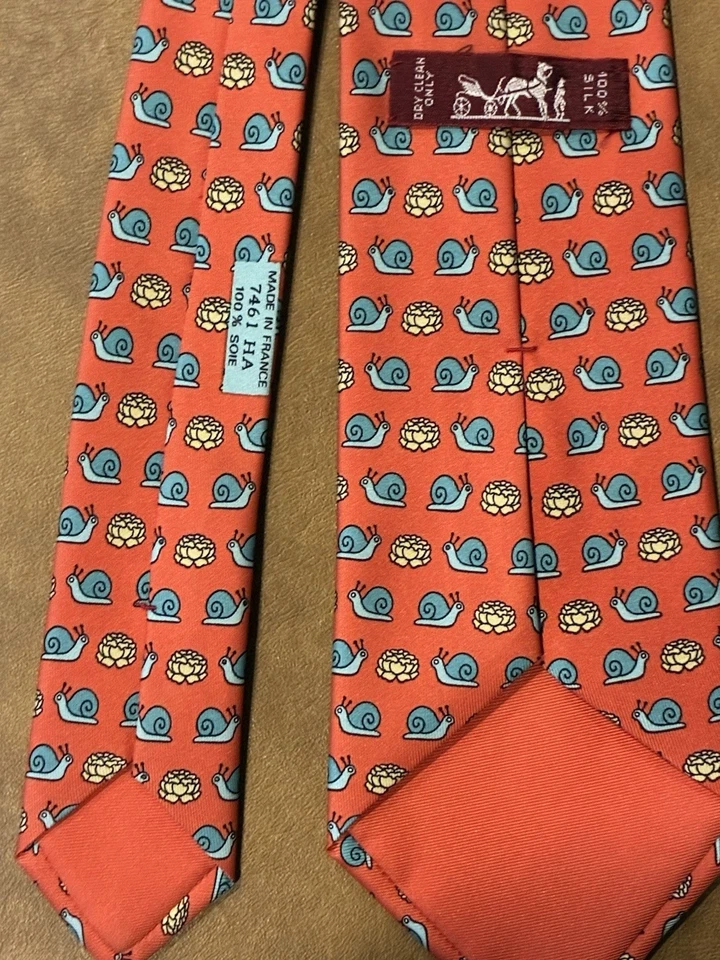 Hermes Caracoles y Coles Corbata Roja 7461 HA 56” Excelente Estado Foto 3 de 4