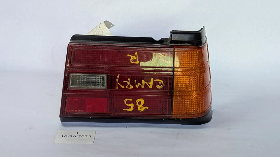 Luz trasera derecha Toyota Camry 1985 1986 pasajero OEM 8155032121 fábrica Foto 2 de 4