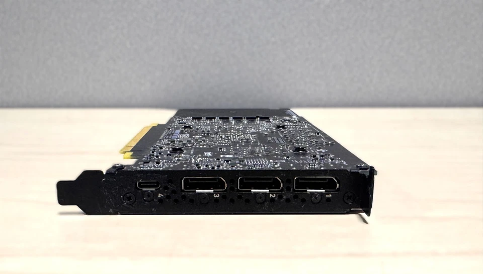 NVIDIA Quadro RTX 4000 8GB GDDR6 Graphics Card - 3x DisplayPort - USB-C - Image 2 of 4