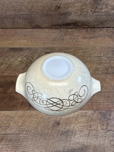 Vintage PYREX CINDERELLA 4 QT BOWL 444 "Golden Scroll" on Ivory Made in USA